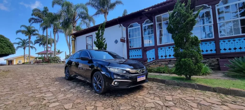 carro-ultra-taxis-estacionado